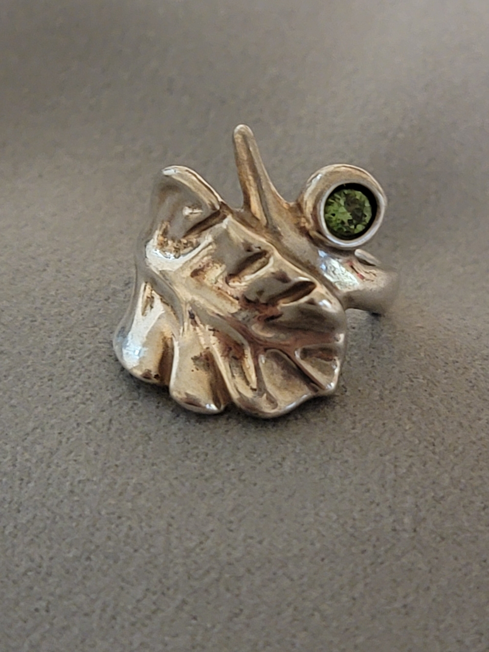 UNO de 50 Silver Leaf Ring with Green Stone